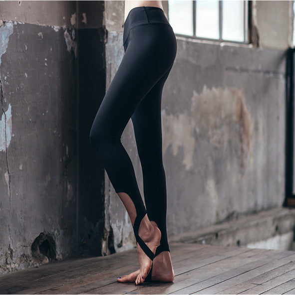 UIMIO STIRRUP LEGGINGS WITH CROSS OVER DETAIL - boopdo