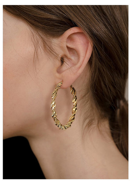 UZL DESIGN HOOP EARRINGS IN TEXTURE IN GOLD PLATED - boopdo