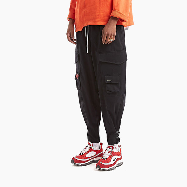 YOPPO EVOLUA MULTI POCKET TAPERED SWEATPANTS IN BLACK - boopdo