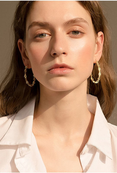 UZL DESIGN HOOP EARRINGS IN TEXTURE IN GOLD PLATED - boopdo