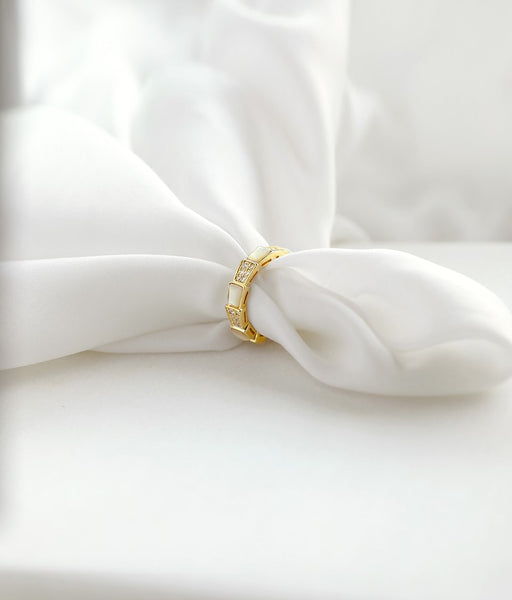 UZL DESIGN SEPTUM RING WITH CRYSTAL AND WHITE BAGUETTE IN GOLD PLATE - boopdo