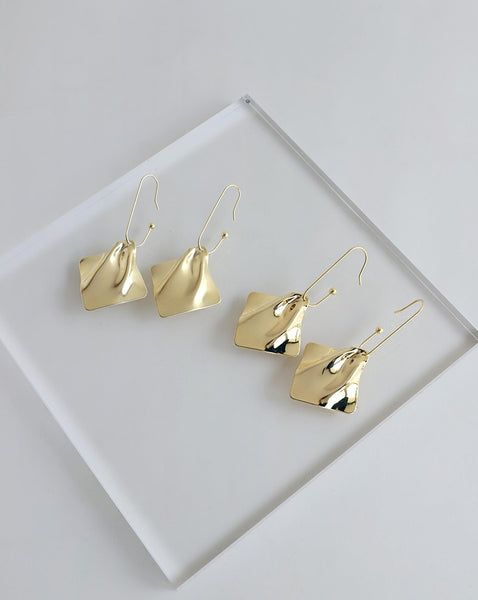 UZL DESIGN PULL THROUGH SQUARE DROP EARRINGS IN GOLD PLATE - boopdo