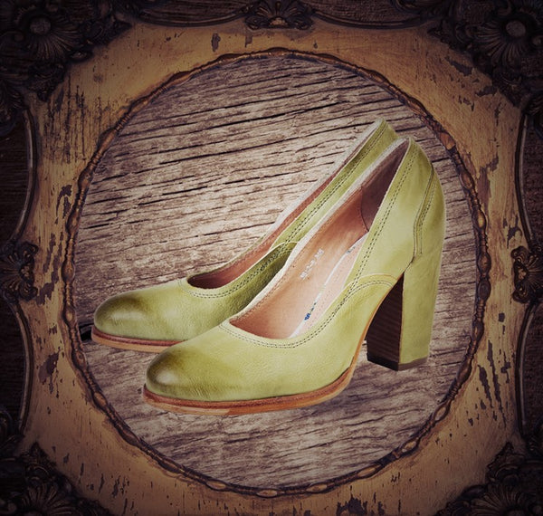 ARTKA LEATHER WIDE FIT BLOCK HEEL SHOES IN GREEN - boopdo