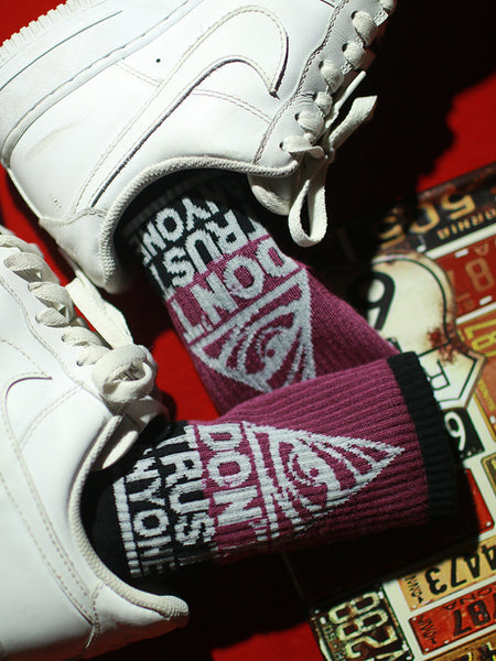 ZWILL UNIQUE SWAG DONT TRUST ANYONE PRINT UNISEX SOCKS - boopdo