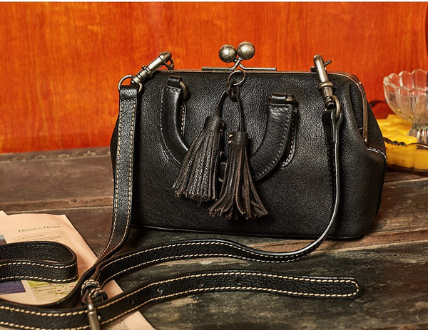 ARTKA VINTAGE INSPIRED LEATHER CROSS BODY BAG IN BLACK - boopdo