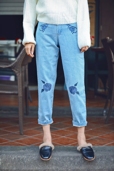 8GIRLS DESIGN FLORAL PATCH HIGH RISE MOM JEANS - boopdo