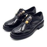 JINIWU VANGUARD ROUND SCALP LARGE BUTTON DECORATIVE HANDMADE LEATHER SHOES IN BLACK - boopdo